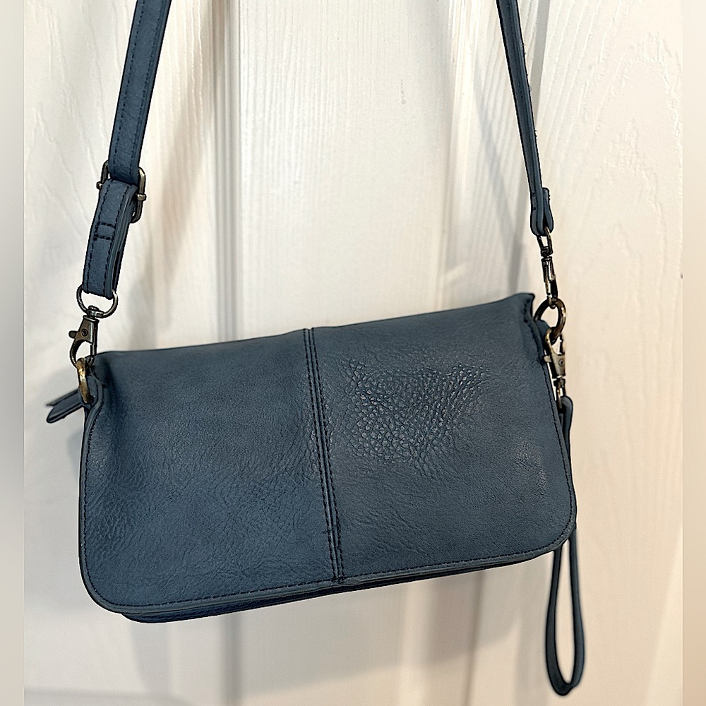 Joy Adjustable Strap Crossbody Wallet W/Optional Wristlet. Blue.